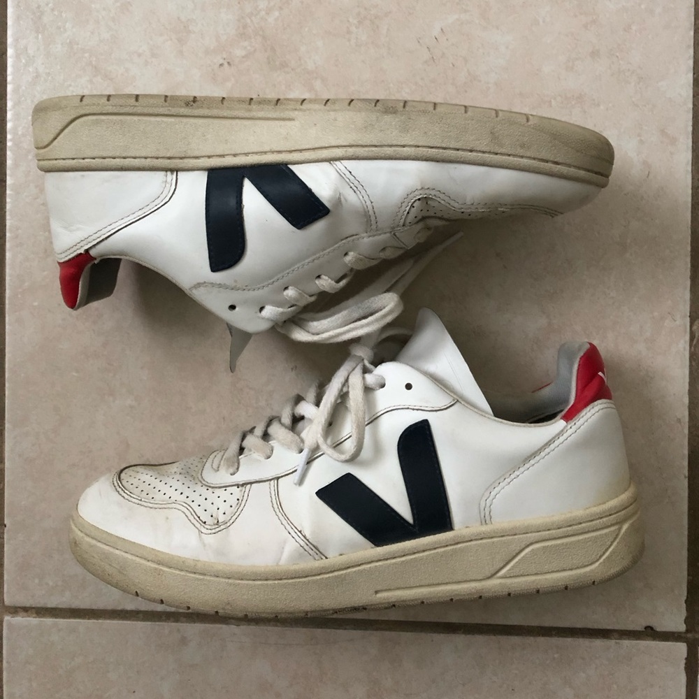 Veja V-10 Size 10 White